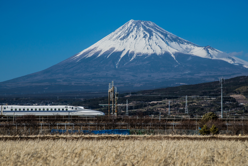 JR・私鉄の鉄道会社は第二新卒や既卒を採用しているの？評判・口コミを含めて検証してみたのイメージ